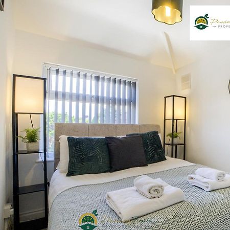 3 Bedroom Coventry House By Passionfruitproperties With Free Wi-Fi, Large Garden And Driveway - 52Nrc Bagian luar foto