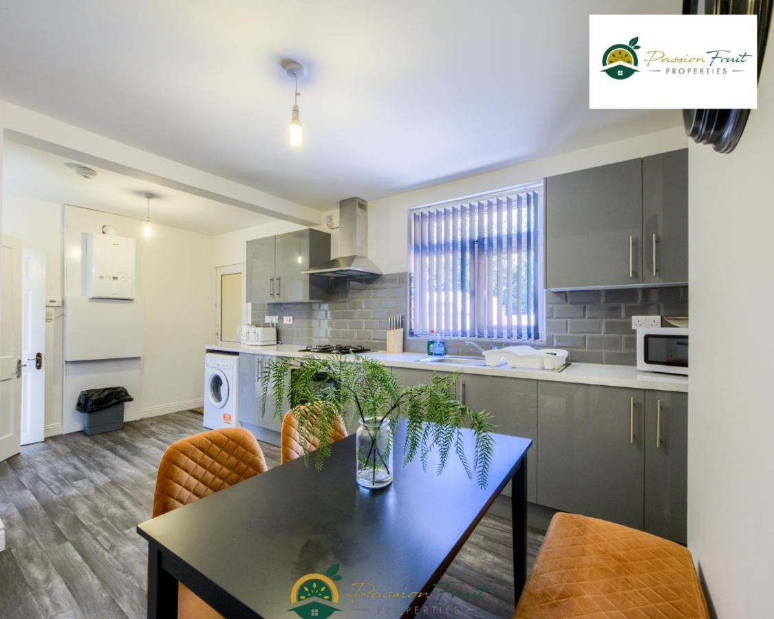 3 Bedroom Coventry House By Passionfruitproperties With Free Wi-Fi, Large Garden And Driveway - 52Nrc Bagian luar foto