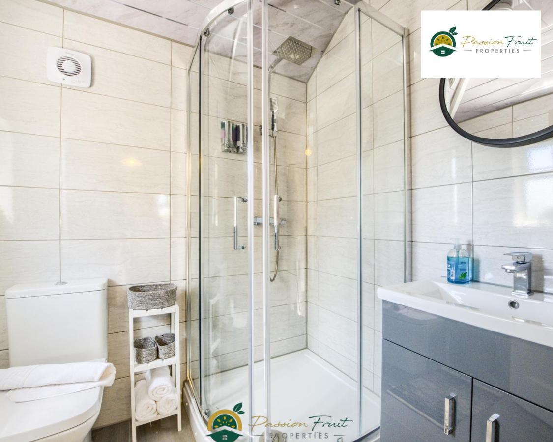 3 Bedroom Coventry House By Passionfruitproperties With Free Wi-Fi, Large Garden And Driveway - 52Nrc Bagian luar foto
