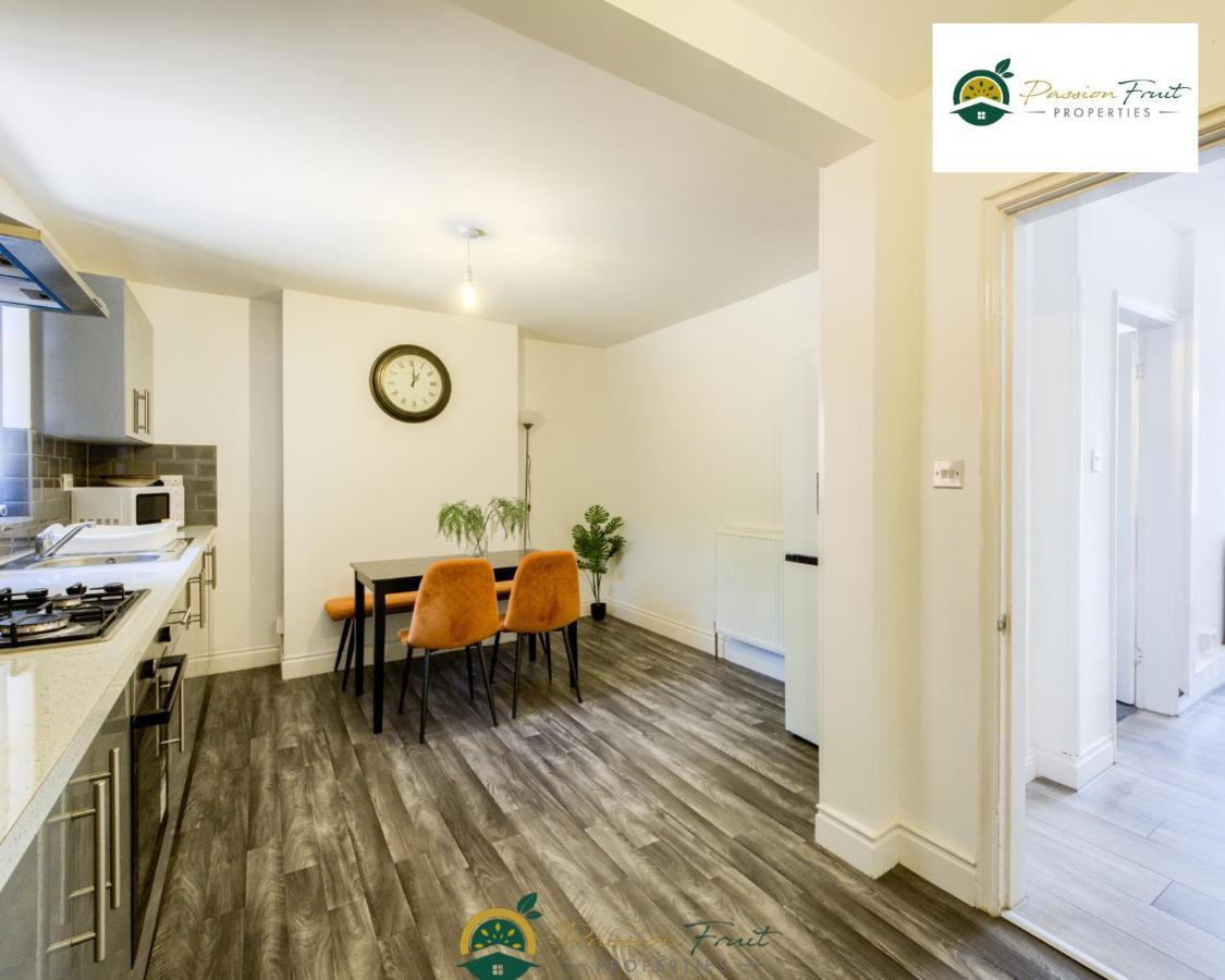 3 Bedroom Coventry House By Passionfruitproperties With Free Wi-Fi, Large Garden And Driveway - 52Nrc Bagian luar foto