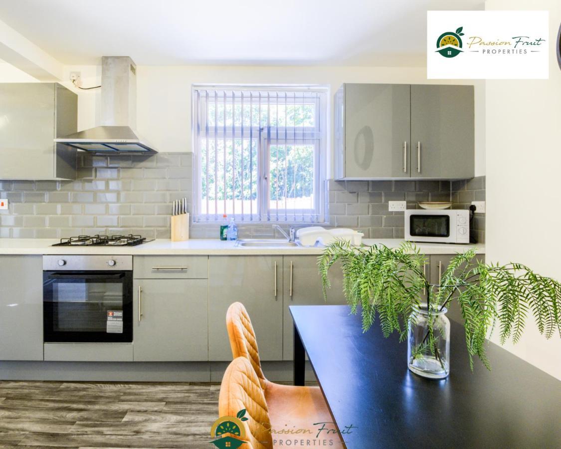 3 Bedroom Coventry House By Passionfruitproperties With Free Wi-Fi, Large Garden And Driveway - 52Nrc Bagian luar foto