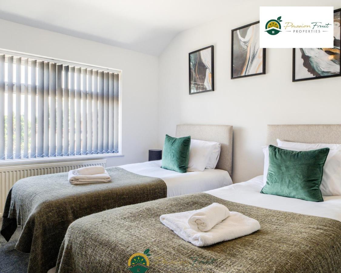3 Bedroom Coventry House By Passionfruitproperties With Free Wi-Fi, Large Garden And Driveway - 52Nrc Bagian luar foto