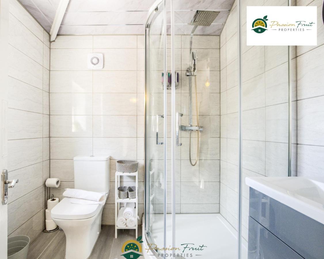 3 Bedroom Coventry House By Passionfruitproperties With Free Wi-Fi, Large Garden And Driveway - 52Nrc Bagian luar foto