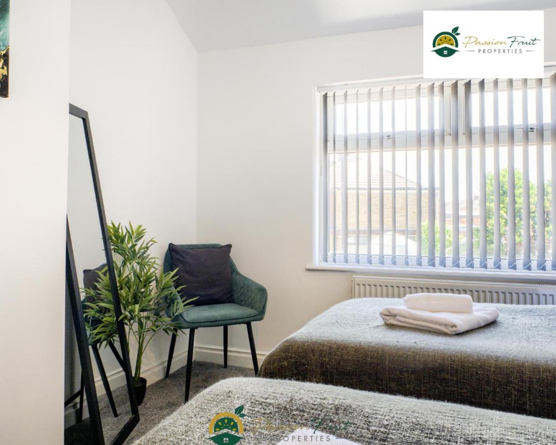3 Bedroom Coventry House By Passionfruitproperties With Free Wi-Fi, Large Garden And Driveway - 52Nrc Bagian luar foto