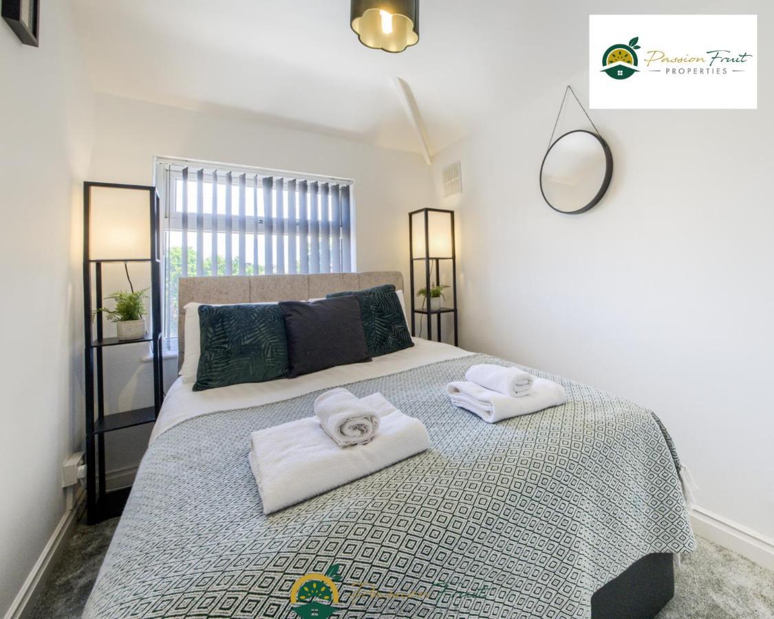 3 Bedroom Coventry House By Passionfruitproperties With Free Wi-Fi, Large Garden And Driveway - 52Nrc Bagian luar foto