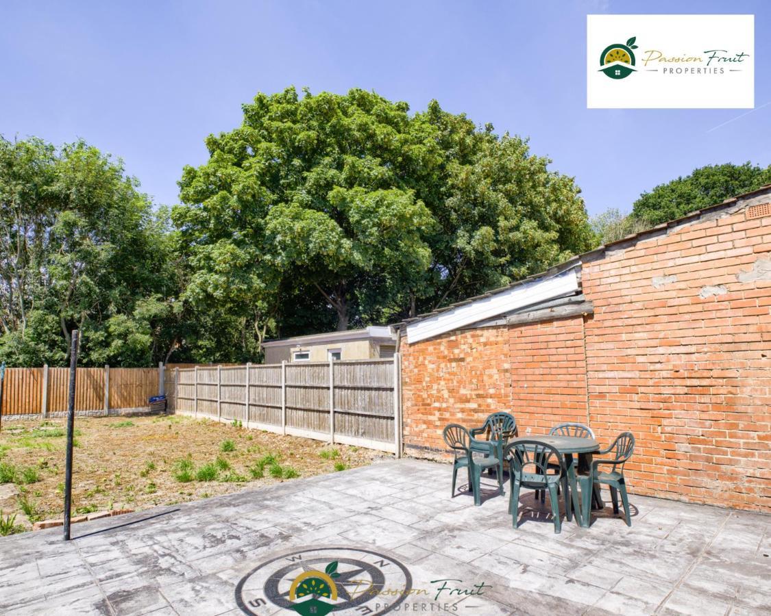 3 Bedroom Coventry House By Passionfruitproperties With Free Wi-Fi, Large Garden And Driveway - 52Nrc Bagian luar foto